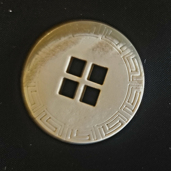 Beautiful New 2-Tone Beige 1.5" Buttons Sewing Crafts Greek Key Motif Bone Look - Picture 2 of 3